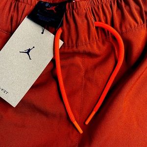 Nike cargo joggers burnt orange w orange accent details